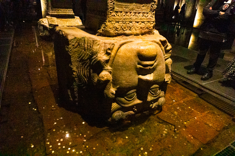 cabeca da medusa na cisterna da basilica
