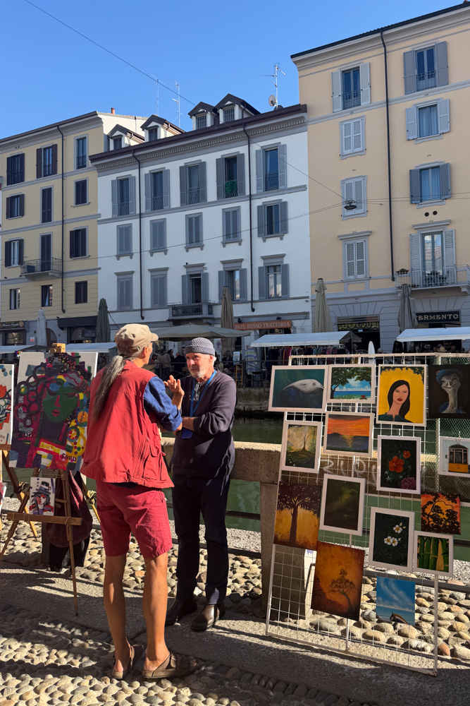 feira de navigli em milao