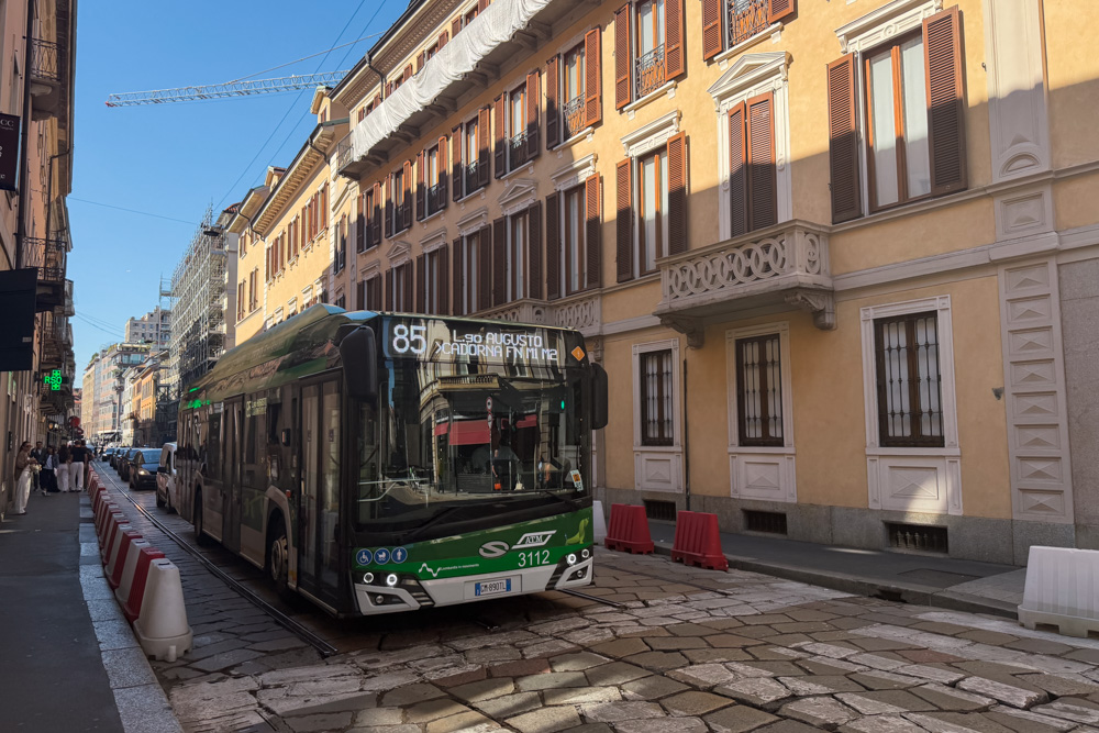 onibus do transporte publico em milao