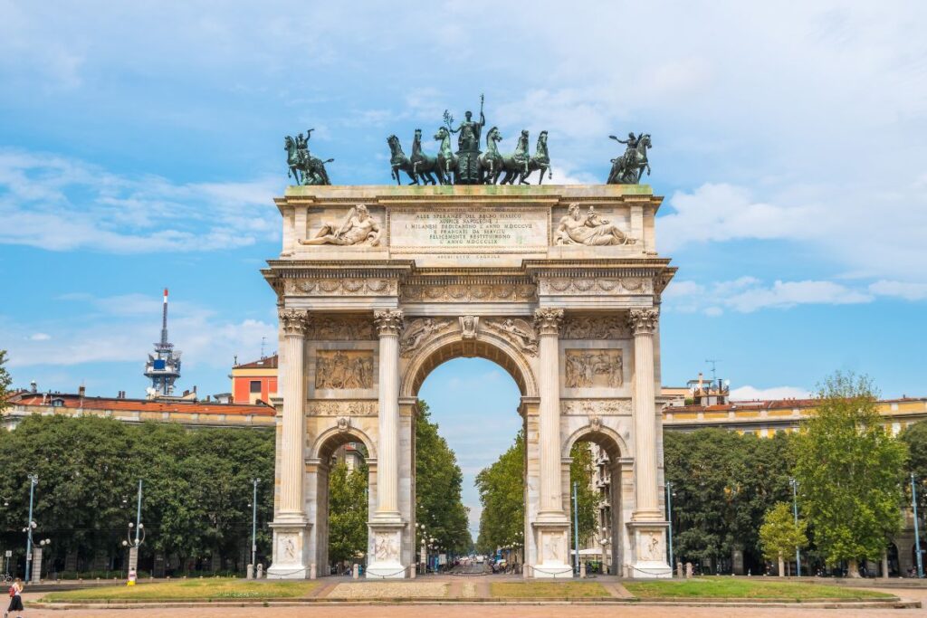 arco da paz no parque sempione em milao
