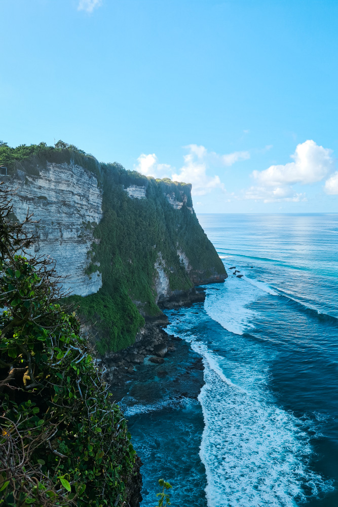 penhascos de uluwatu em bali