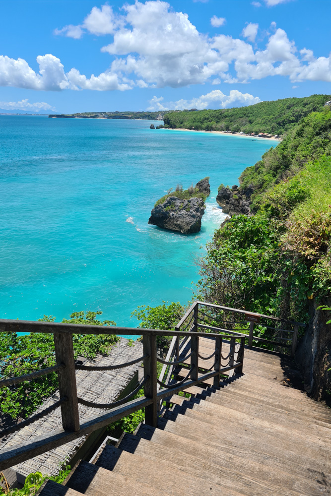 praia em uluwatu bali