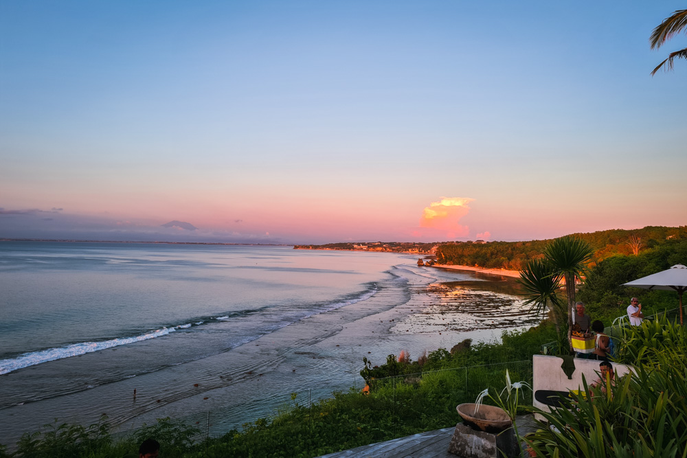 por do sol em uluwatu bali