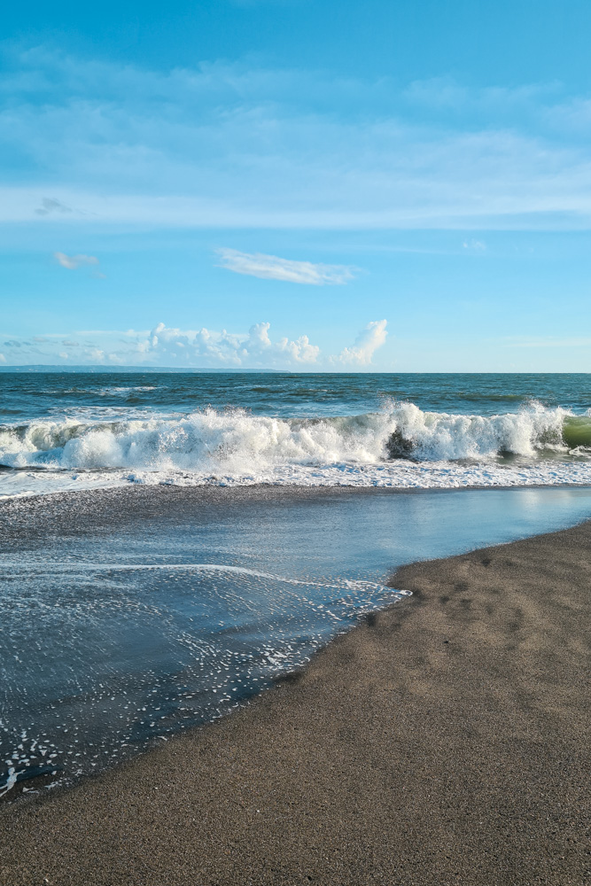 praia perto de canggu em bali