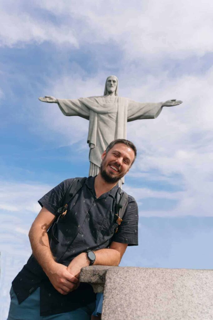 visitando o cristo redentor no rio de janeiro