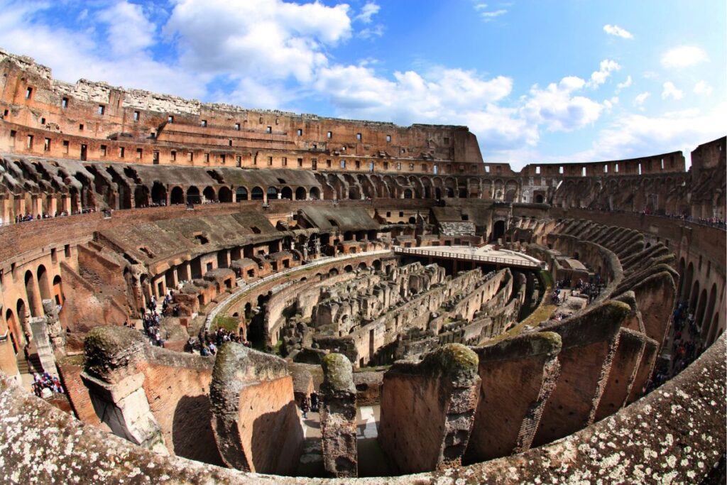 coliseu de roma visto de dentro