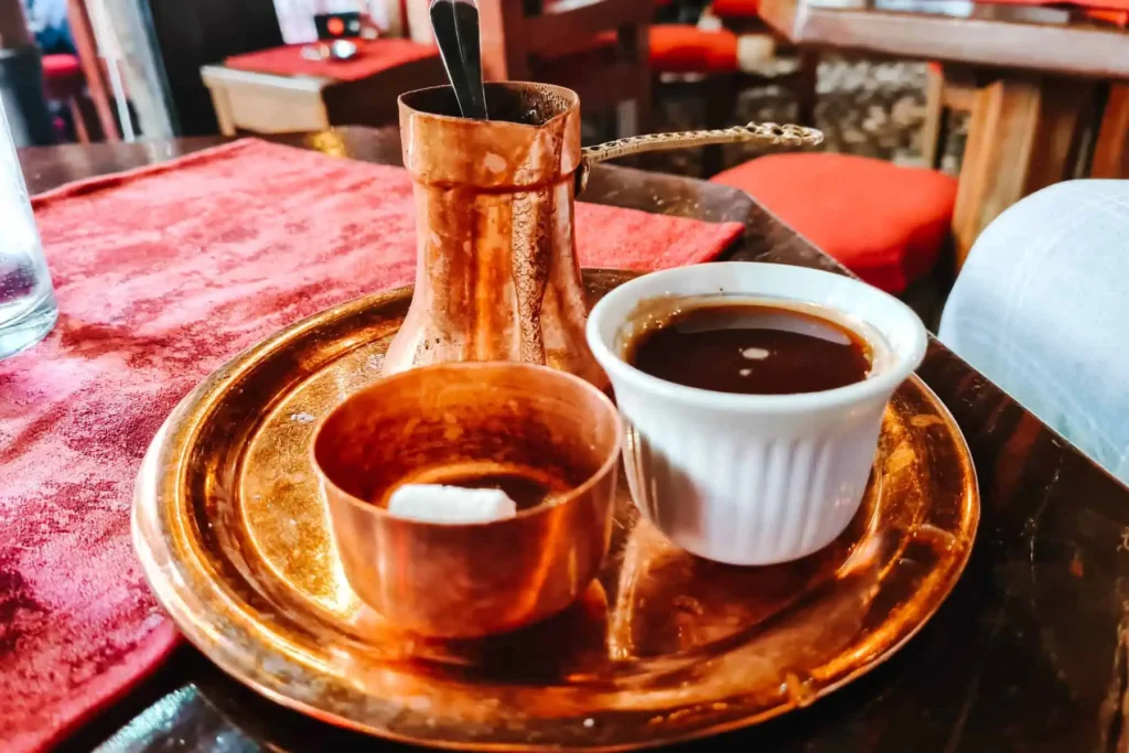 café turco típico na bósnia