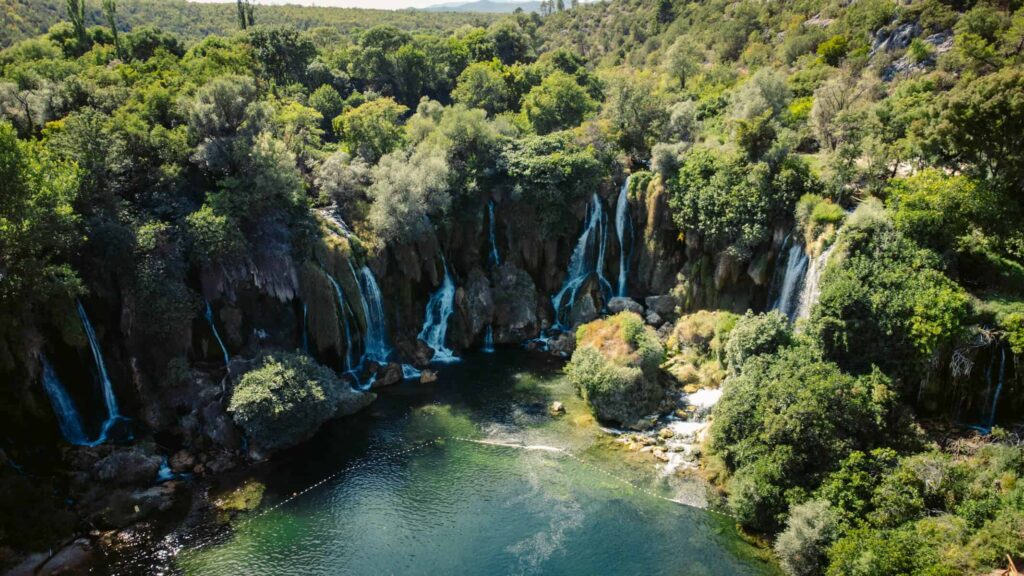 cachoeiras de kravice, na bosnia e herzegovina