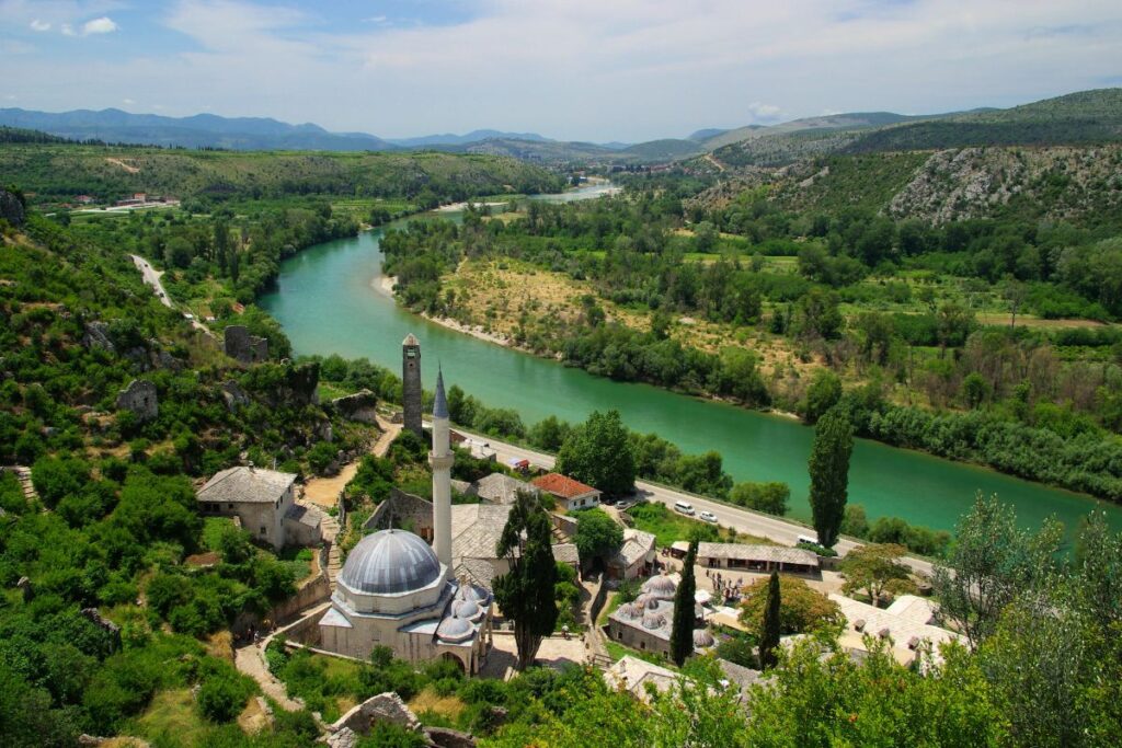 Vista da cidade de Pocitelj na Bosnia